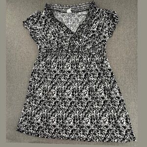 Lilly Lou Dress Black & White V-Neck Cap‎ Sleeves Petite Medium Stretchy Relaxed